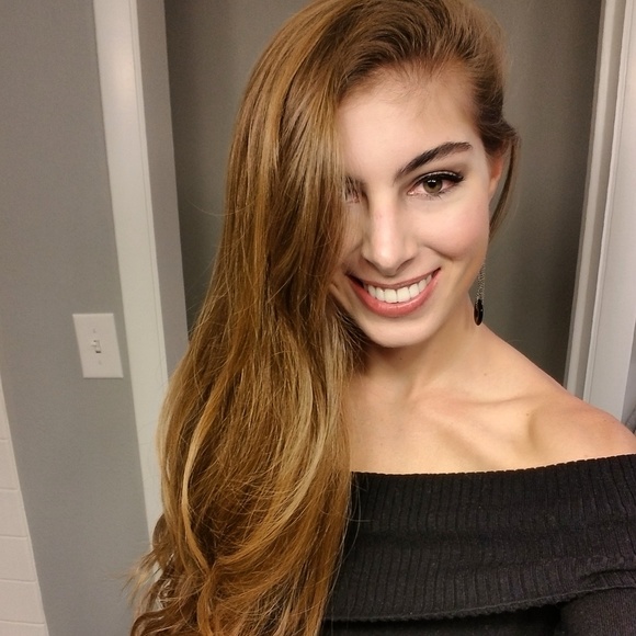 Meet your Posher, Kelsey - Picture 1 of 1